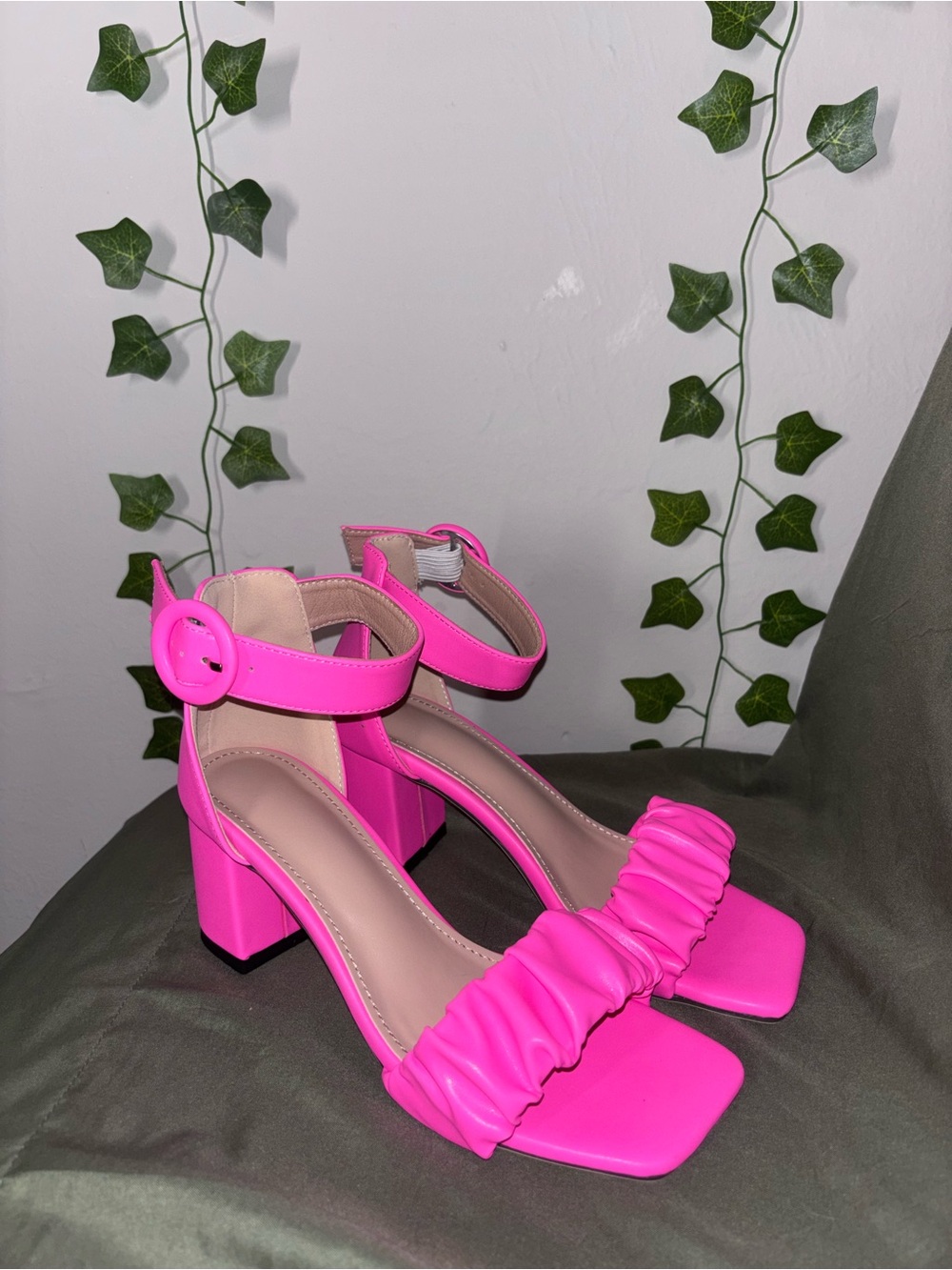 Women’s Chunky Heel Ankle Strap Sandals in Hot Pink
